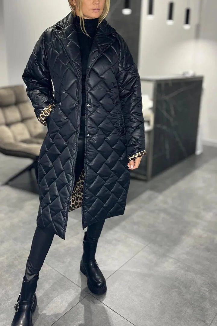 Ofira™ – Vändbar Quiltad Kappa med Leopardfoder